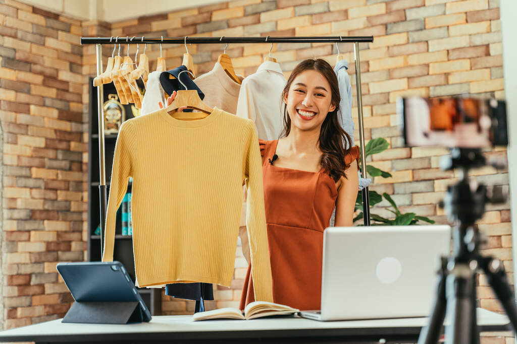 Empreendedora fatura R$ 15 mil mensais com loja de roupas e compartilha  dicas - Revendedor