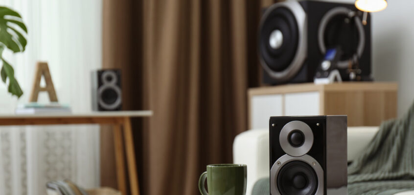 Veja quais são os tipos de caixa de som e como escolher a melhor opção!